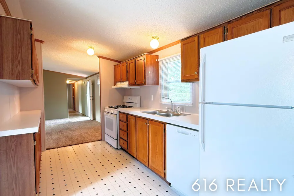 1382 Beaver Dam Drive NE Plainfield Charter Township, MI 49306