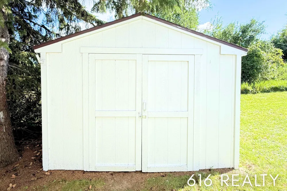 1382 Beaver Dam Drive NE Plainfield Charter Township, MI 49306
