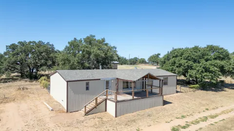 821 Ranch Road 261