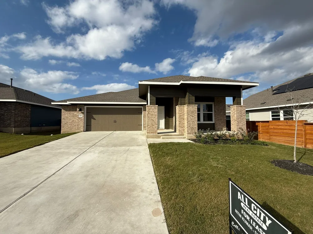 290 Gresham Kyle, TX 78640