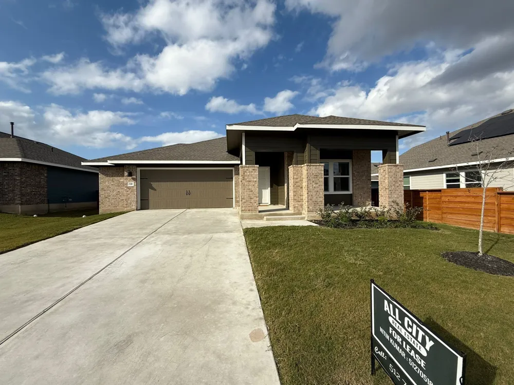 290 Gresham Kyle, TX 78640