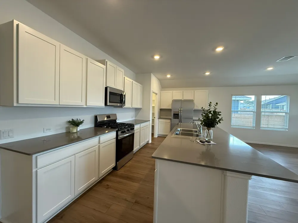 290 Gresham Kyle, TX 78640