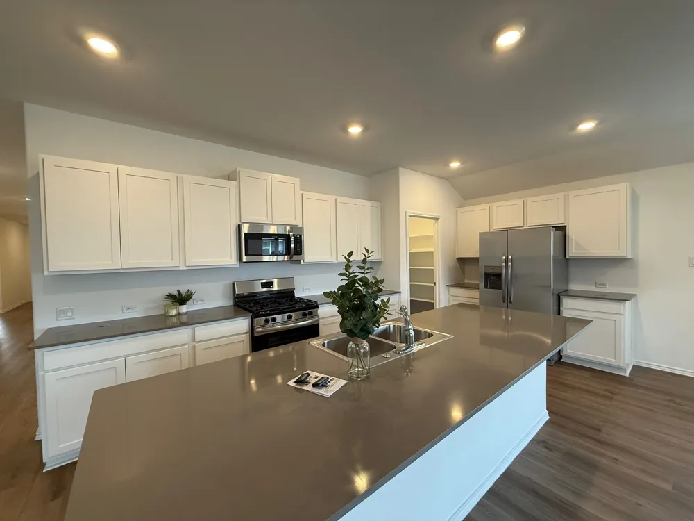 290 Gresham Kyle, TX 78640
