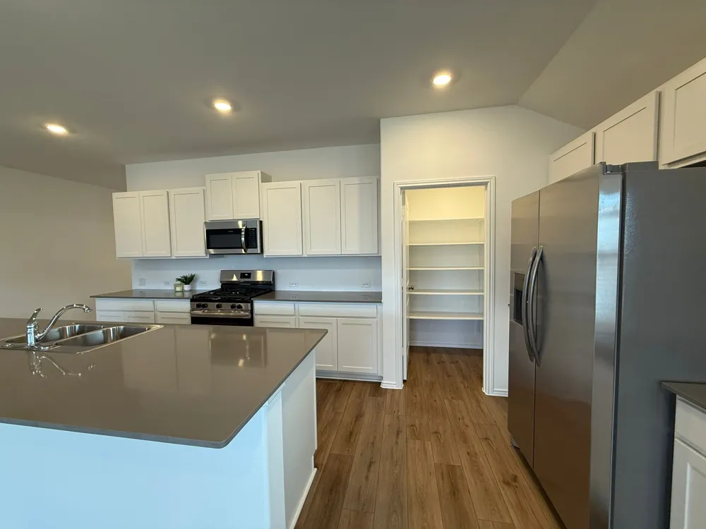 290 Gresham Kyle, TX 78640