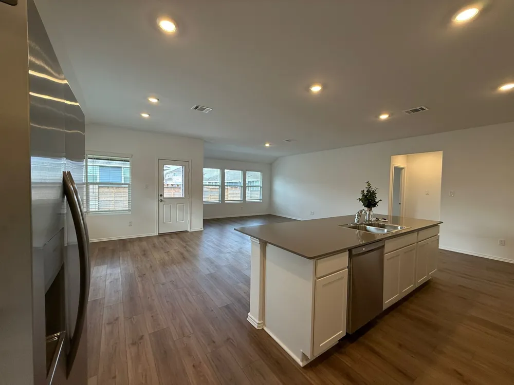 290 Gresham Kyle, TX 78640