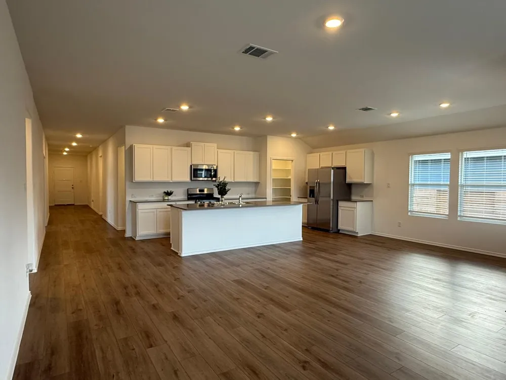 290 Gresham Kyle, TX 78640