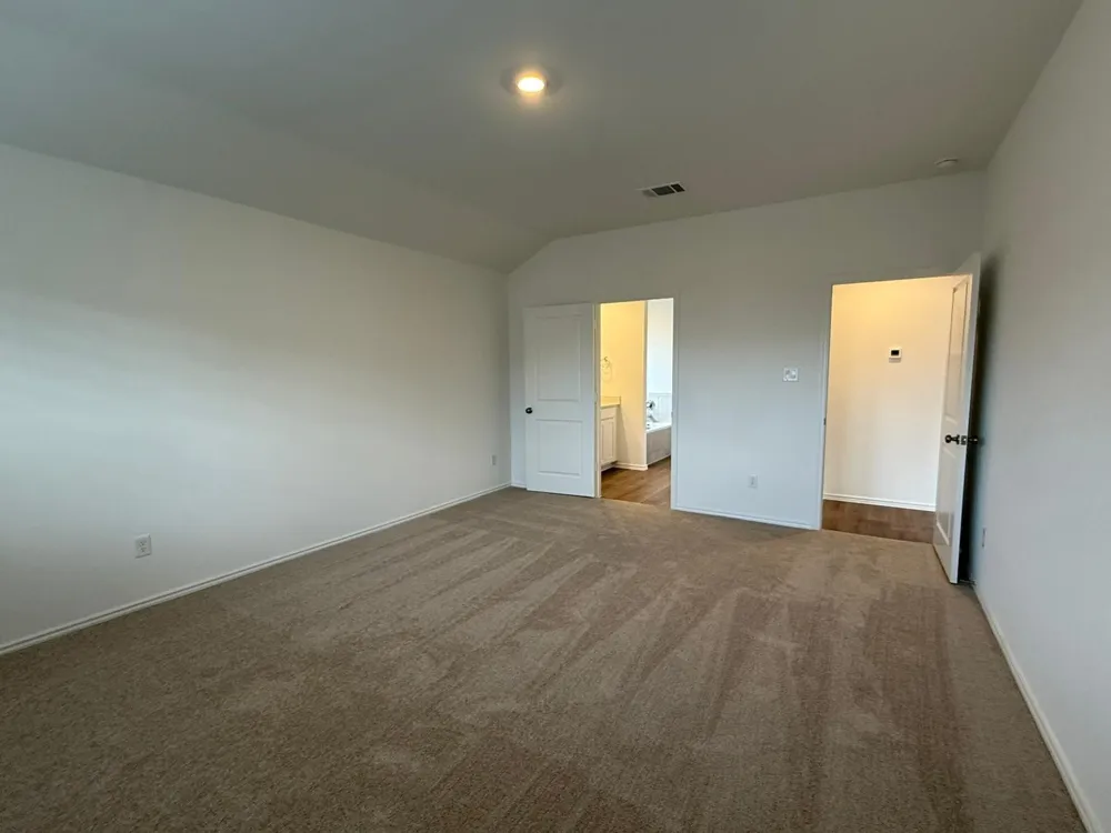 290 Gresham Kyle, TX 78640