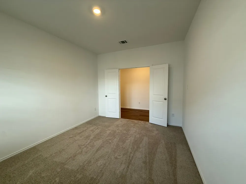 290 Gresham Kyle, TX 78640