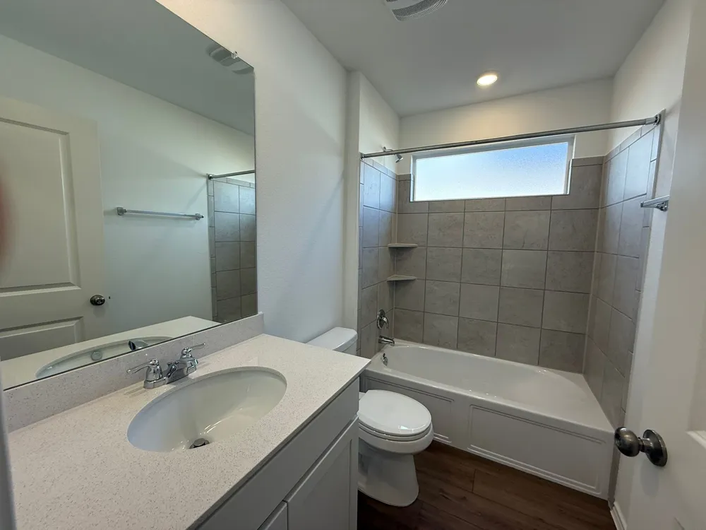 290 Gresham Kyle, TX 78640
