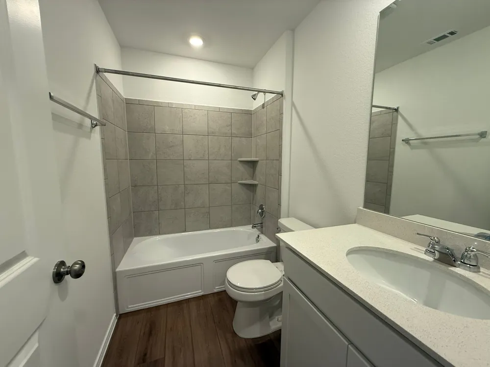 290 Gresham Kyle, TX 78640
