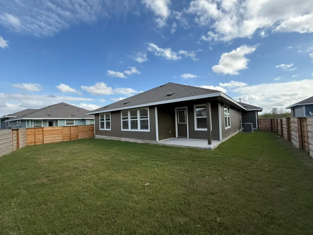 290 Gresham Kyle, TX 78640