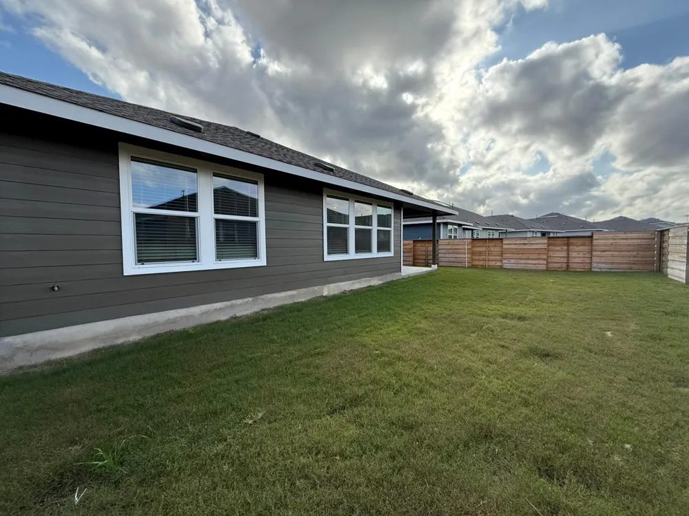 290 Gresham Kyle, TX 78640
