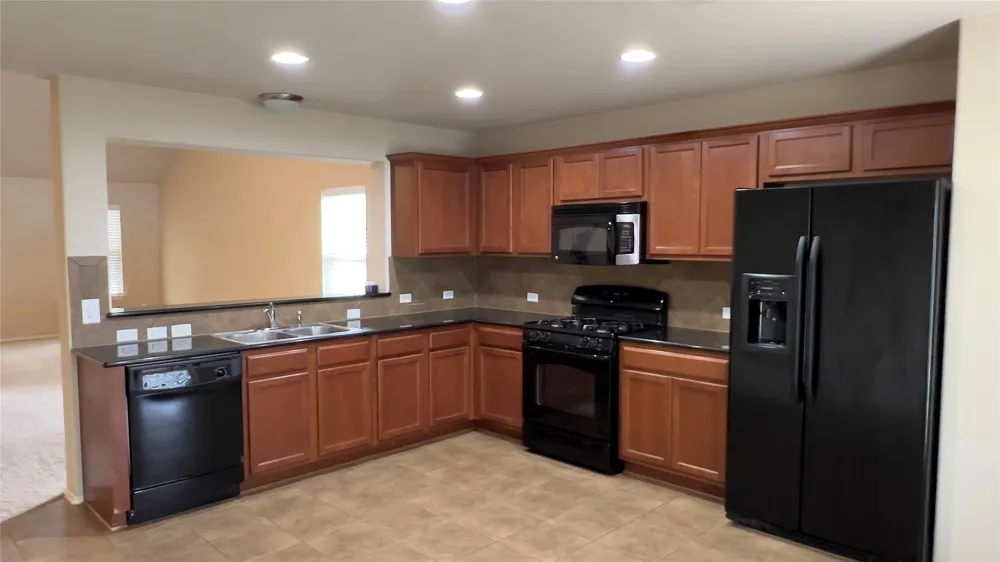357 Nottingham Loop Kyle, TX 78640