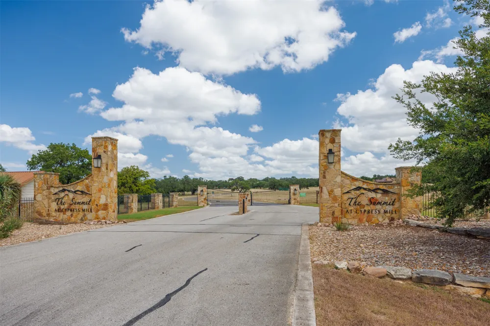 7 Summit Ridge Trail Round Mountain, TX 78663