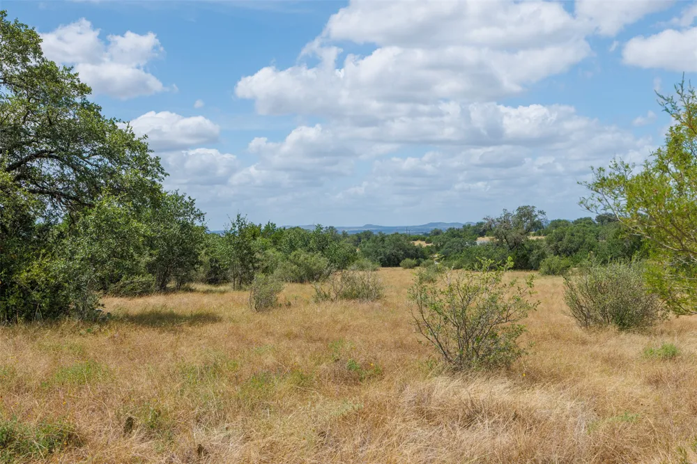 7 Summit Ridge Trail Round Mountain, TX 78663