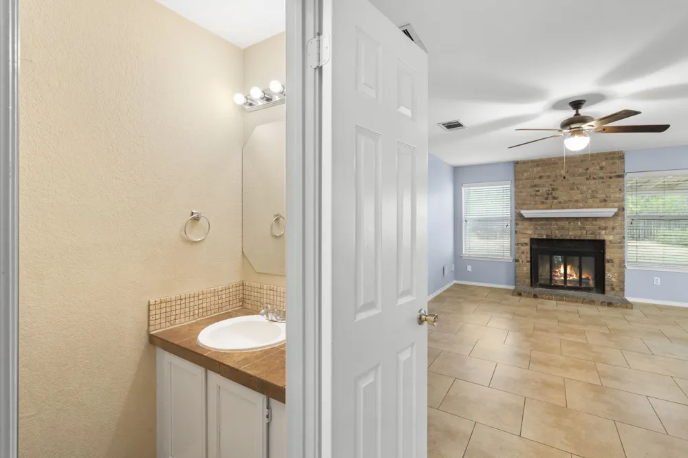 4015 Iriona Bend Austin, TX 78749