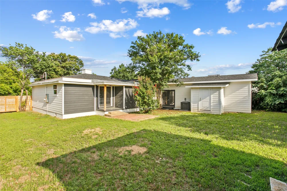 103 Avenue C Johnson City, TX 78636