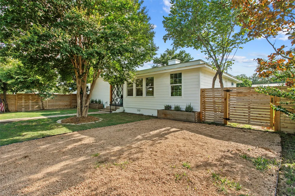 103 Avenue C Johnson City, TX 78636