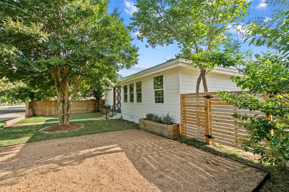 103 Avenue C Johnson City, TX 78636