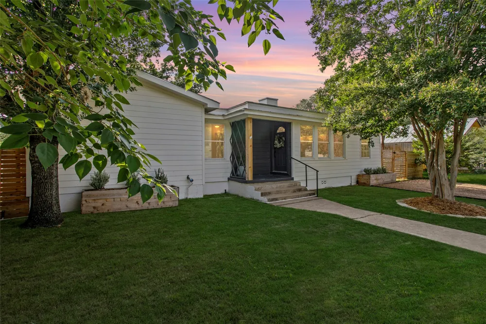 103 Avenue C Johnson City, TX 78636