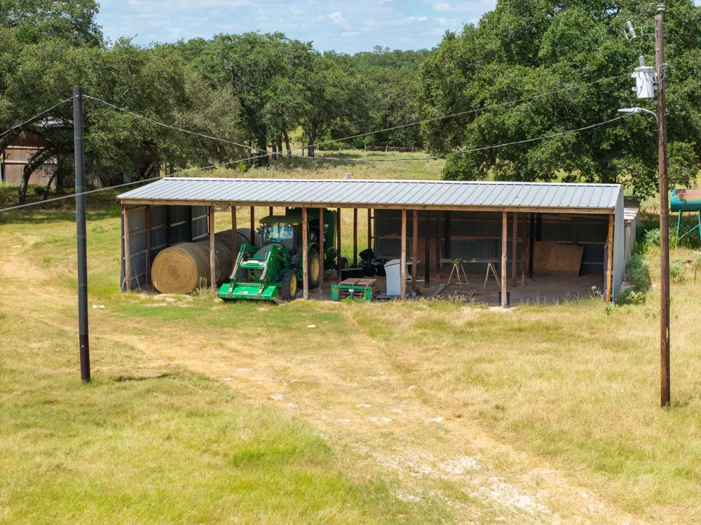 10338 FM 2437 Hallettsville, TX 77964