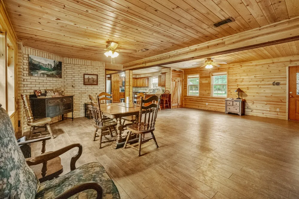 10338 FM 2437 Hallettsville, TX 77964