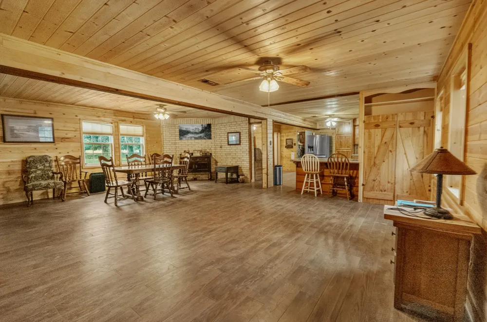 10338 FM 2437 Hallettsville, TX 77964