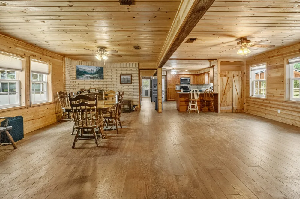 10338 FM 2437 Hallettsville, TX 77964