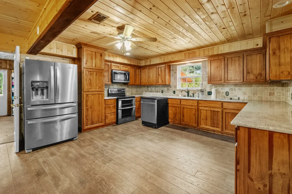 10338 FM 2437 Hallettsville, TX 77964