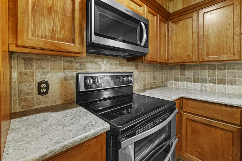 10338 FM 2437 Hallettsville, TX 77964