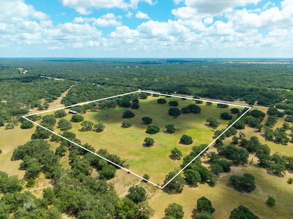 10338 FM 2437 Hallettsville, TX 77964