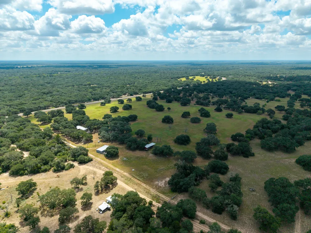 10338 FM 2437 Hallettsville, TX 77964