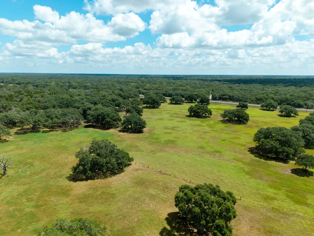 10338 FM 2437 Hallettsville, TX 77964