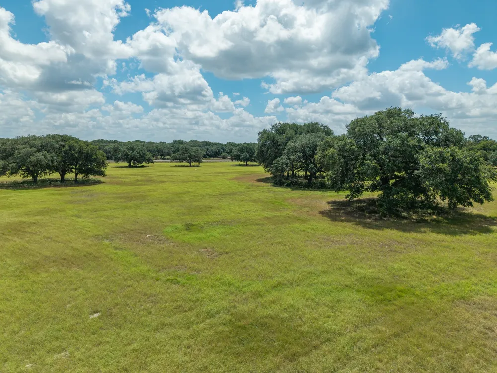 10338 FM 2437 Hallettsville, TX 77964