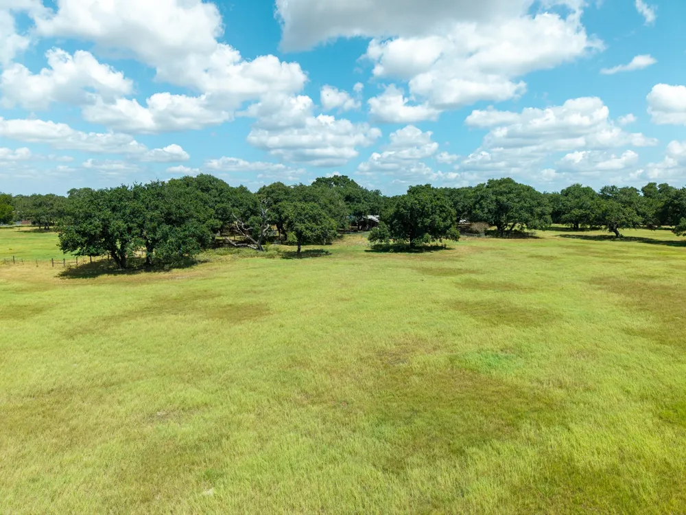 10338 FM 2437 Hallettsville, TX 77964