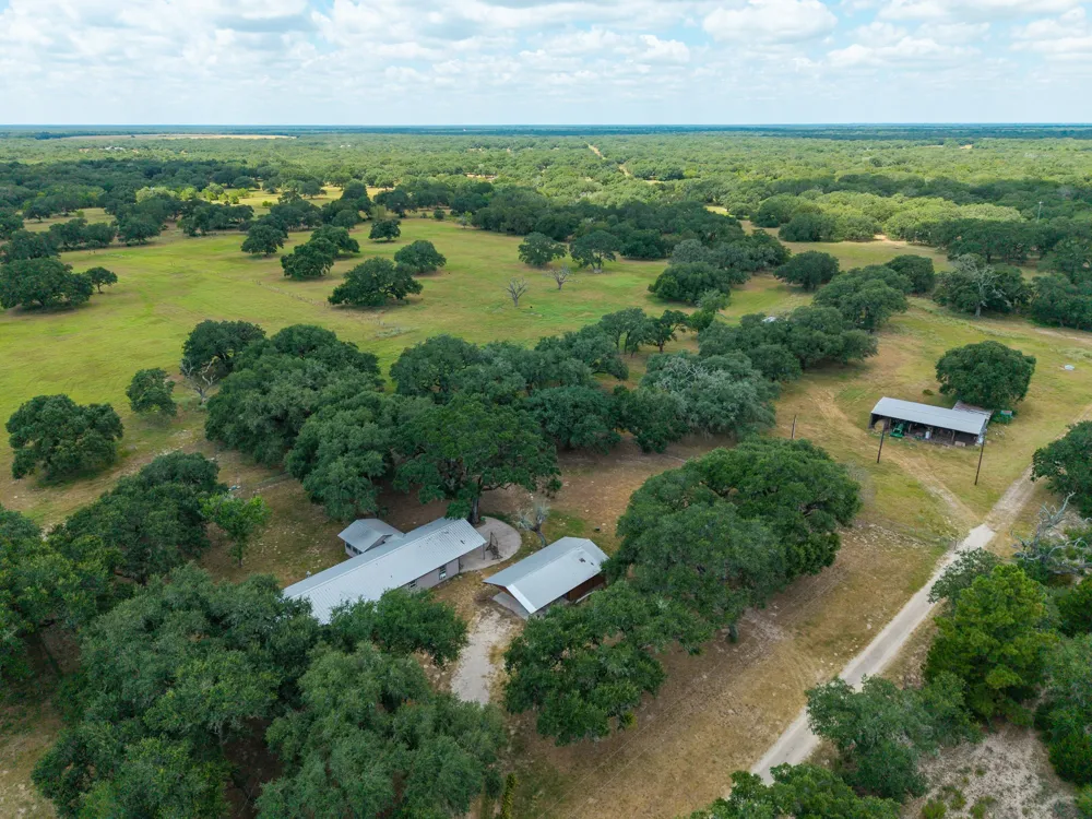 10338 FM 2437 Hallettsville, TX 77964