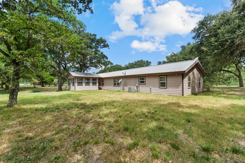 10338 FM 2437 Hallettsville, TX 77964
