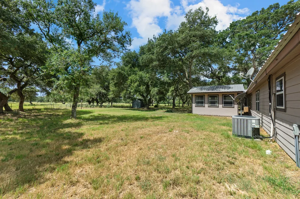 10338 FM 2437 Hallettsville, TX 77964