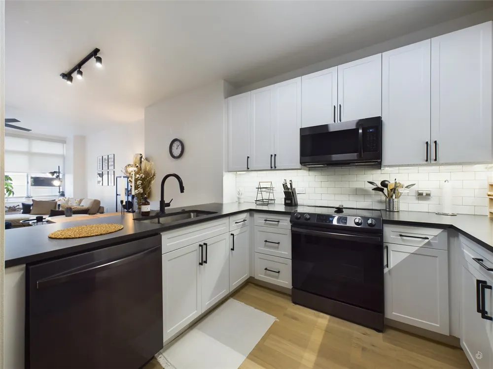 54 Rainey Street #415 Austin, TX 78701