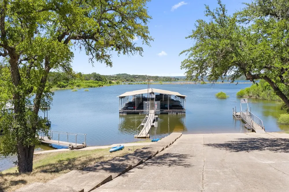 334 Coventry Road Spicewood, TX 78669