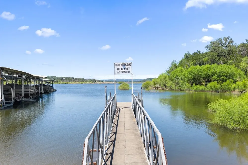 334 Coventry Road Spicewood, TX 78669