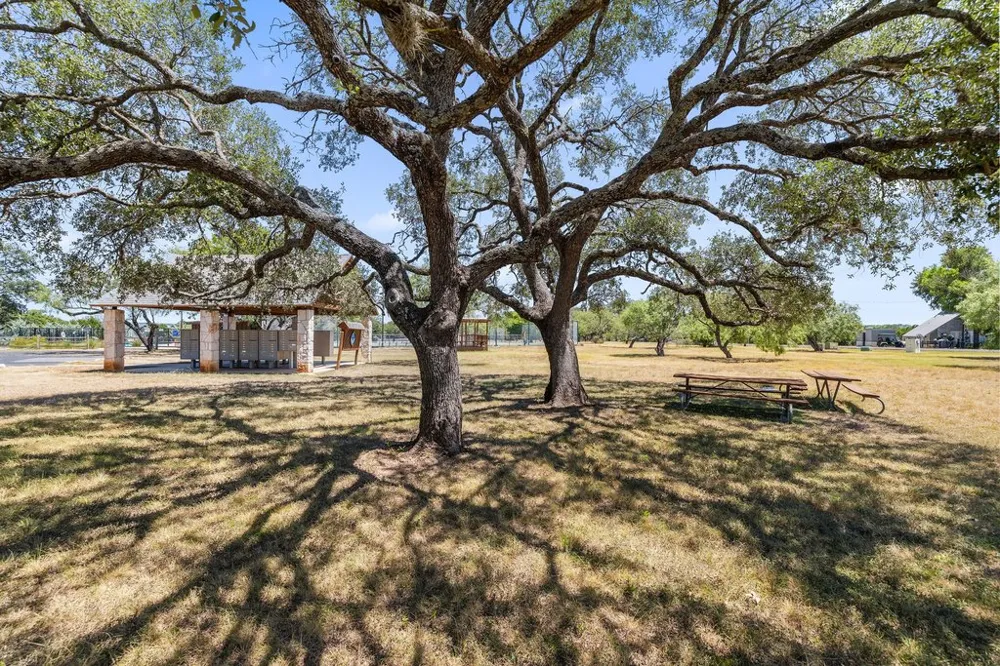 334 Coventry Road Spicewood, TX 78669