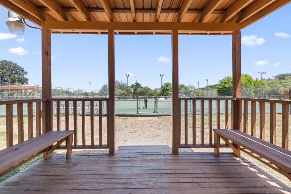 334 Coventry Road Spicewood, TX 78669