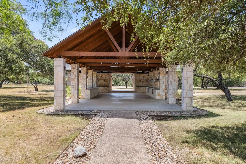 334 Coventry Road Spicewood, TX 78669