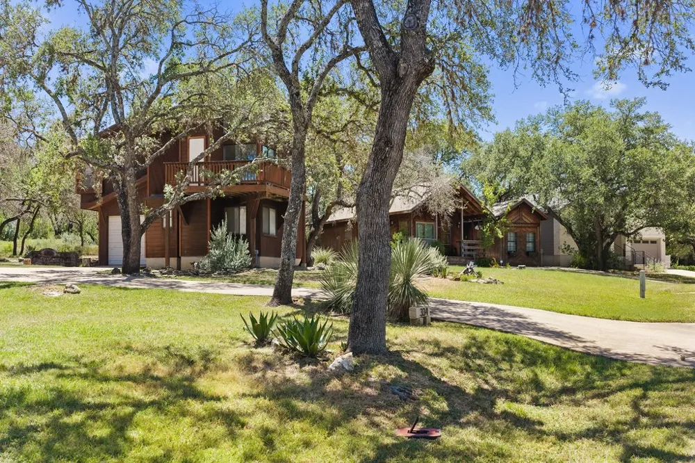 334 Coventry Road Spicewood, TX 78669