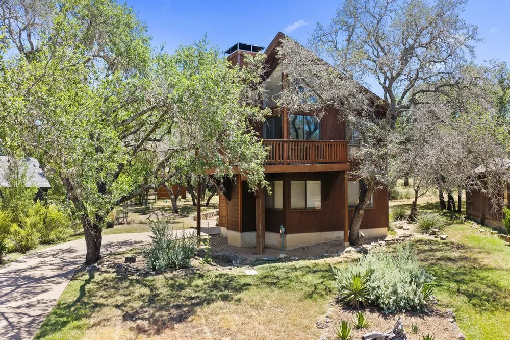 334 Coventry Road Spicewood, TX 78669