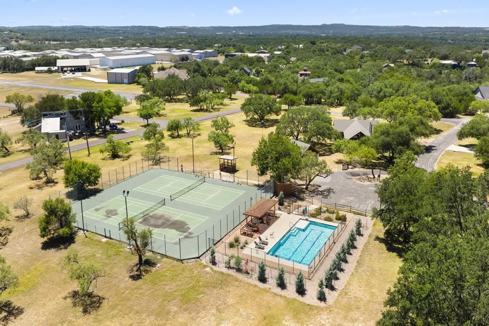334 Coventry Road Spicewood, TX 78669