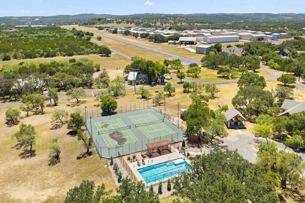 334 Coventry Road Spicewood, TX 78669