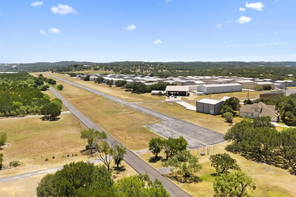 334 Coventry Road Spicewood, TX 78669