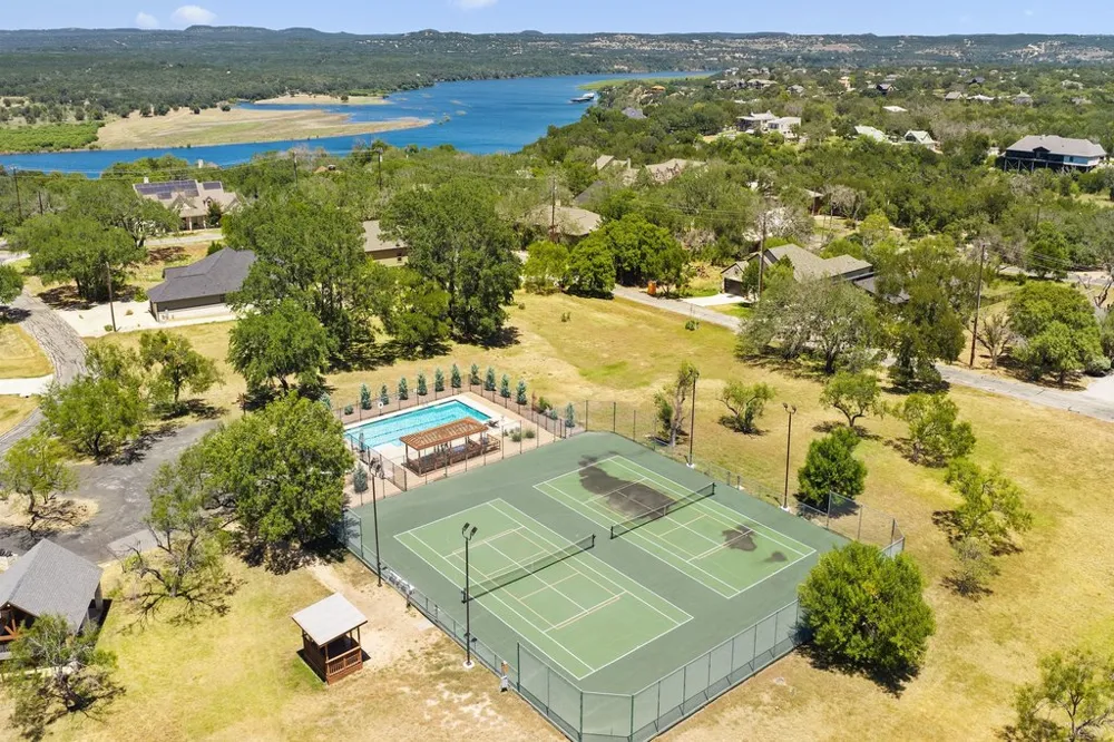334 Coventry Road Spicewood, TX 78669